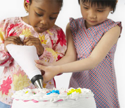 kids decorating cake kids decorating cake